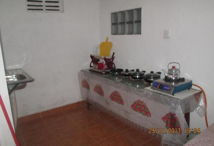 اتاق خانوادگی, Ariyawansa Guest House