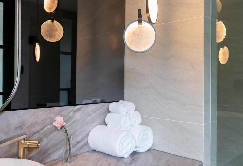 استودیوی استاندارد, The Sacha Apart Hotel Thonglor