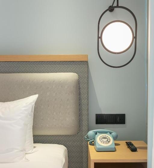 استودیوی استاندارد, The Sacha Apart Hotel Thonglor