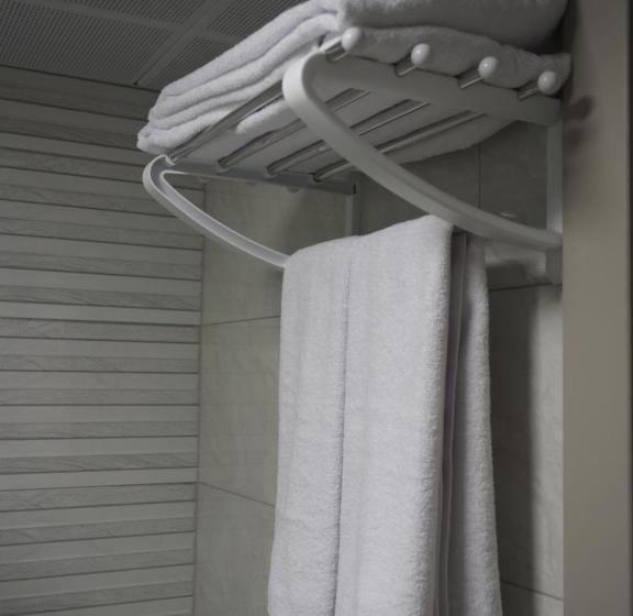 اتاق لوکس, Zeni̇a Otel
