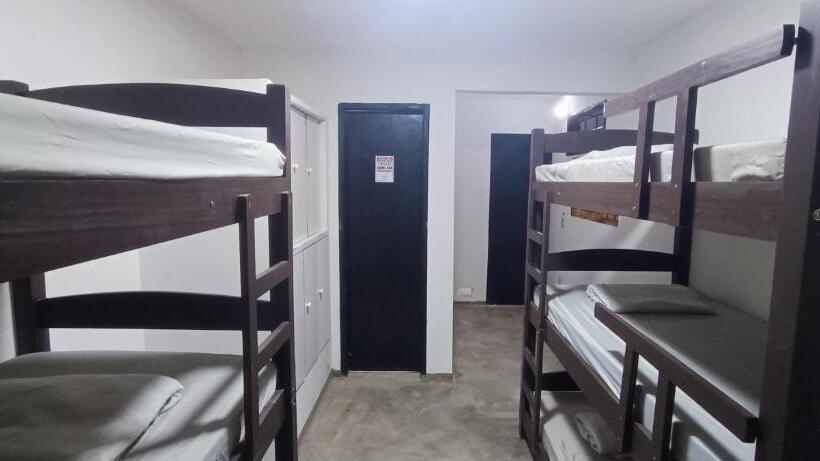 تختخواب در اتاق مشترک, Conexão Mar Hostel
