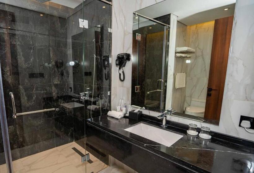 اتاق لوکس با تخت بزرگ, Le Bosquet