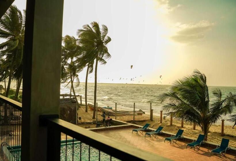 اتاق خانوادگی, Hiru Beach Resort