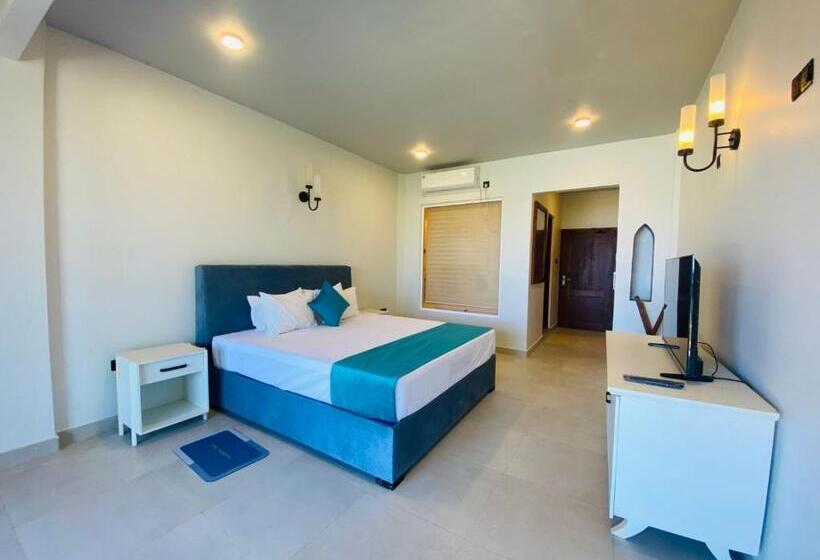 اتاق لوکس, Hiru Beach Resort