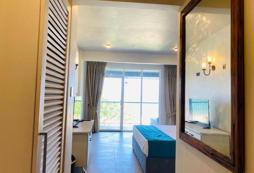اتاق لوکس, Hiru Beach Resort