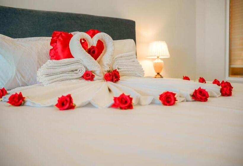 اتاق لوکس, Hiru Beach Resort