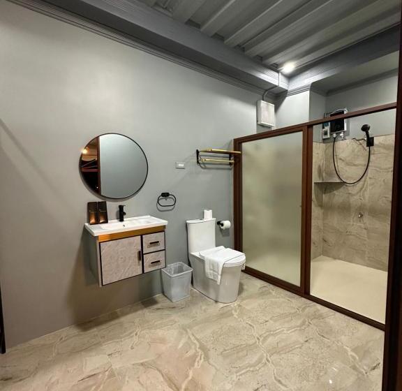 غرفة عائلية ذات إطلالة جانبية على البحر, Lawson’s Beach Resort