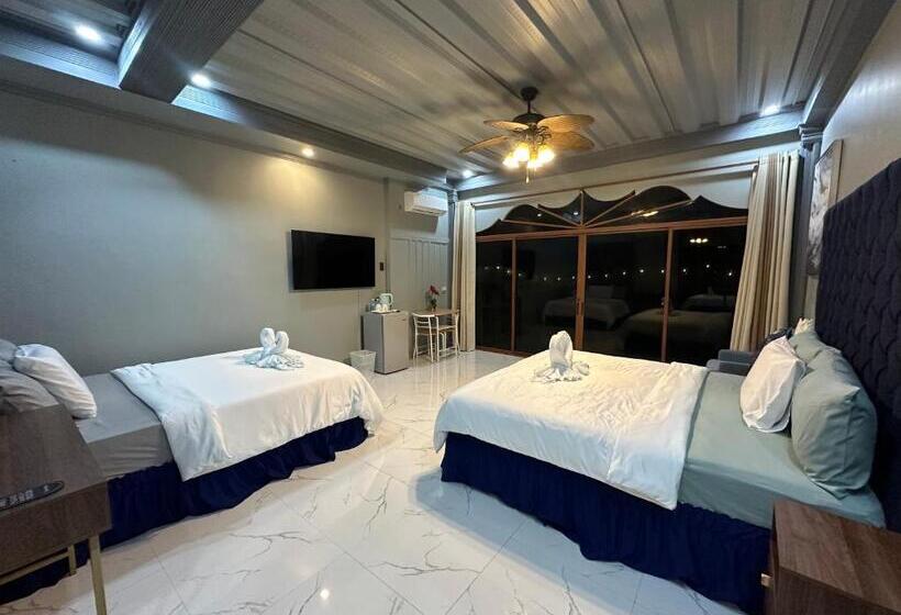 غرفة عائلية ذات إطلالة جانبية على البحر, Lawson’s Beach Resort
