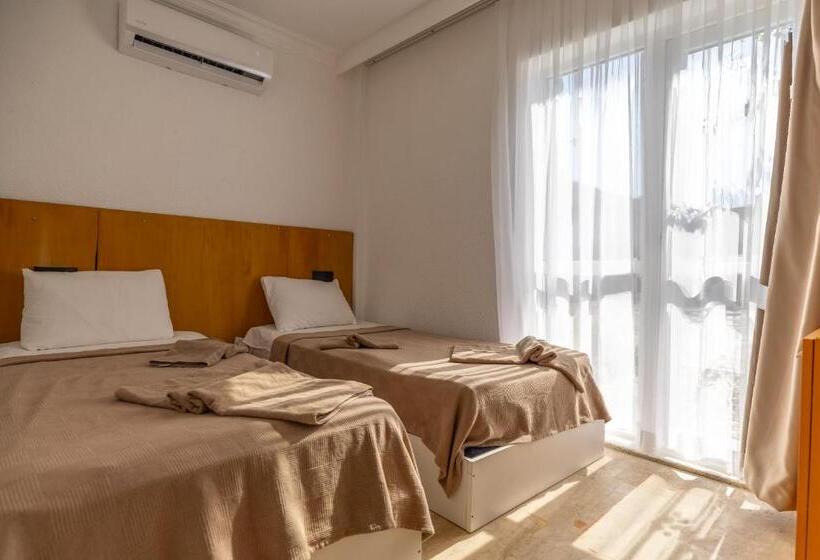 اتاق استاندارد با چشم‌انداز باغ, Regulus Beach Resort