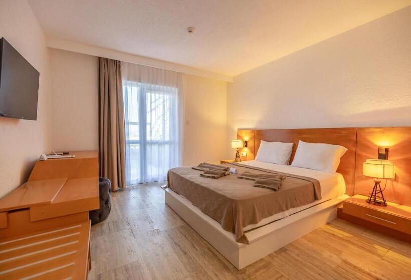 اتاق استاندارد با چشم‌انداز باغ, Regulus Beach Resort