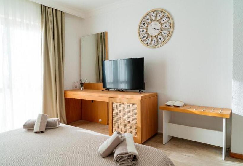 اتاق استاندارد با چشم‌انداز دریا, Regulus Beach Resort