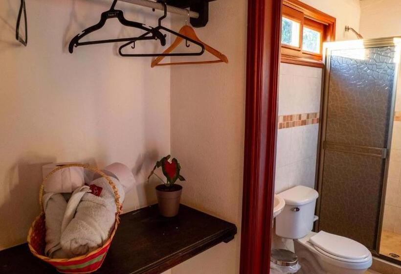 اتاق استاندارد سه نفره, Y Restaurante La Cachamera