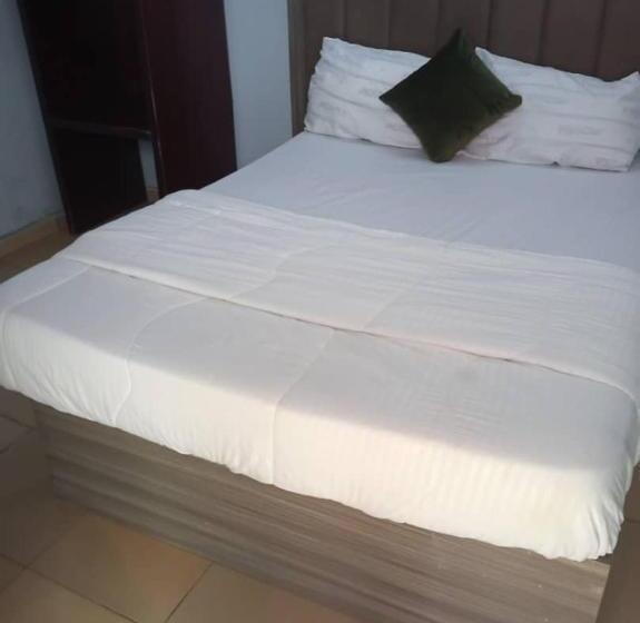 اتاق استاندارد یک نفره, Morada Hotels Ltd