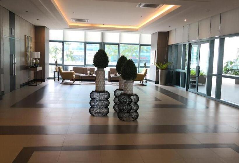 استودیو استاندارد با چشم‌انداز استخر, One Uptown Residence Bgc