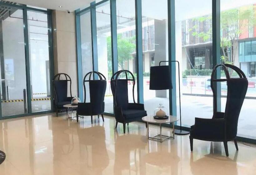استودیو استاندارد با چشم‌انداز استخر, One Uptown Residence Bgc
