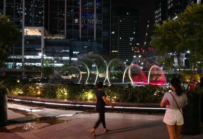استودیو استاندارد با چشم‌انداز استخر, One Uptown Residence Bgc