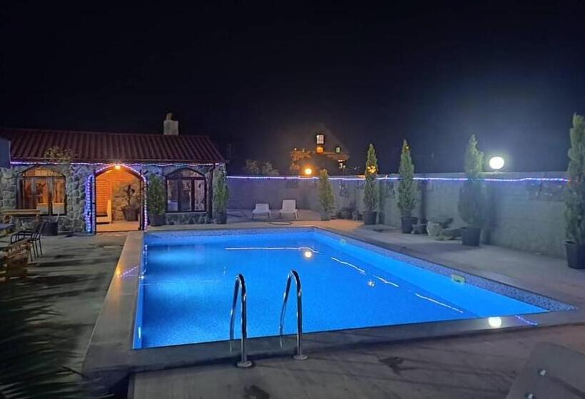 اتاق استاندارد, Emilia