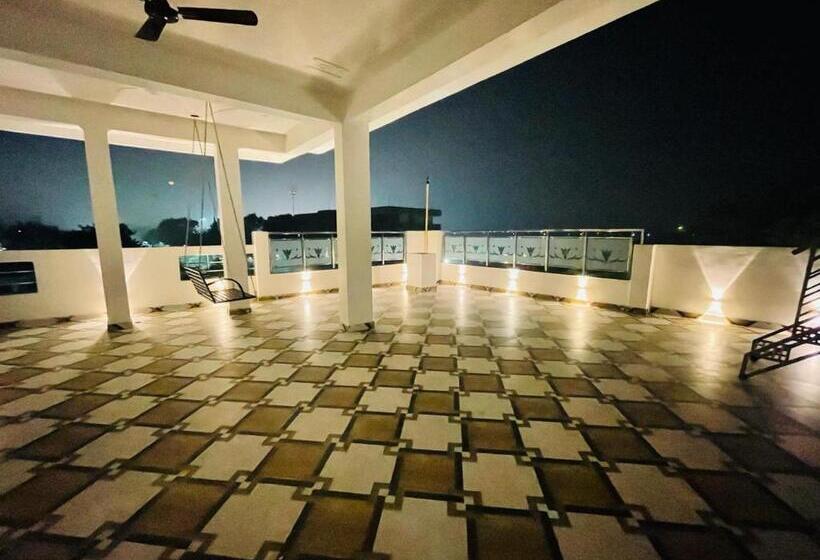 سوئیت با چشم‌انداز رودخانه, Sangam View