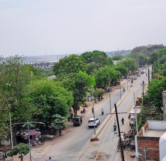 سوئیت با چشم‌انداز رودخانه, Sangam View