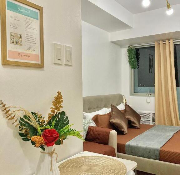 استودیو استاندارد با بالکن, The Residences At Commonwealth Quezon City By Snazzy Staycation
