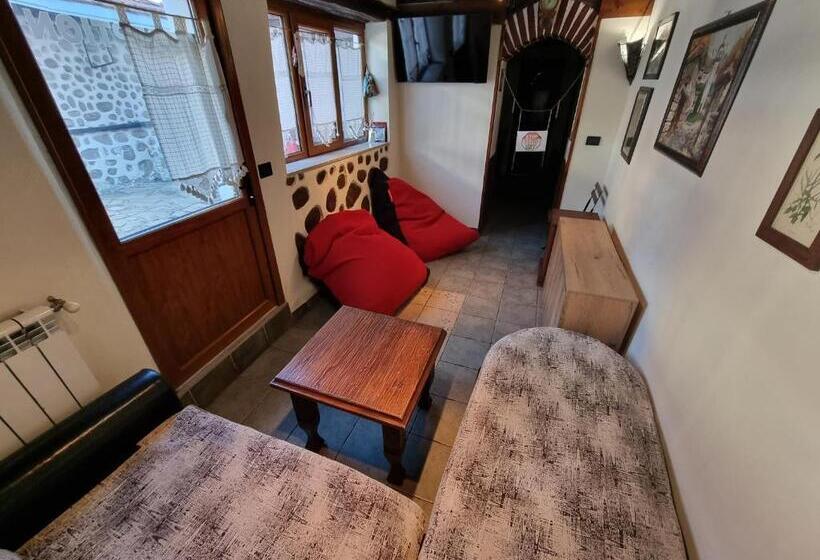 اتاق استاندارد سه نفره, Chalet Garibaldi   Total Chalets   Fully Catered