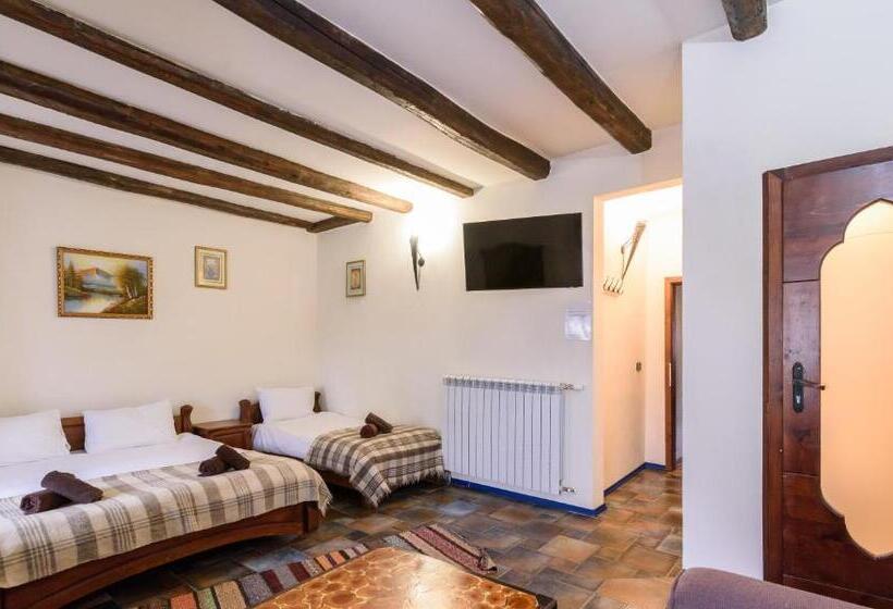 کلبه ییلاقی, Chalet Garibaldi   Total Chalets   Fully Catered