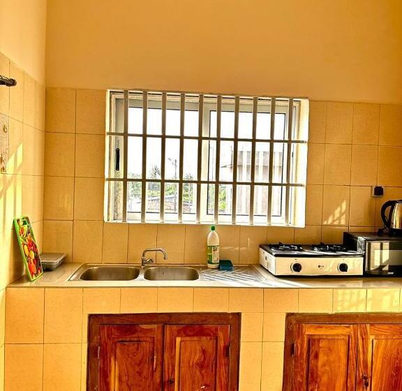 اتاق استاندارد, Your Private Room In Cotonou Guesthouse