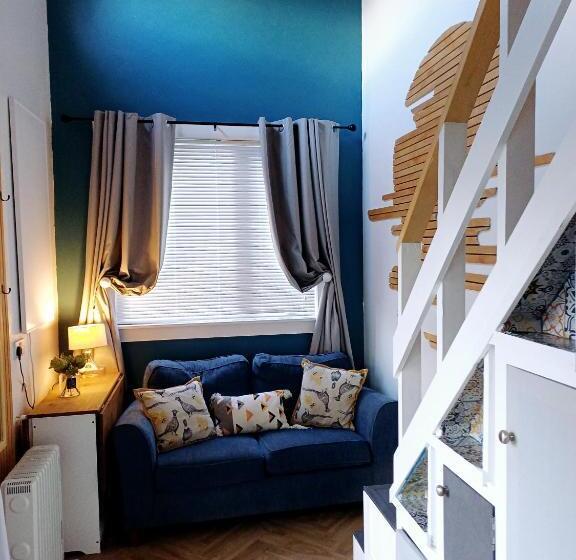 اتاق استاندارد, The Wee Tiny Home
