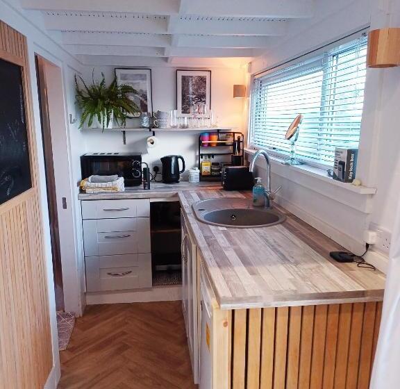 اتاق استاندارد, The Wee Tiny Home