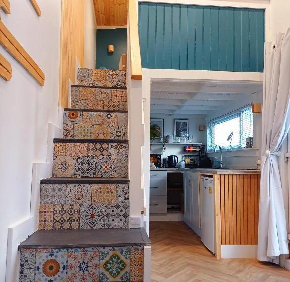 اتاق استاندارد, The Wee Tiny Home