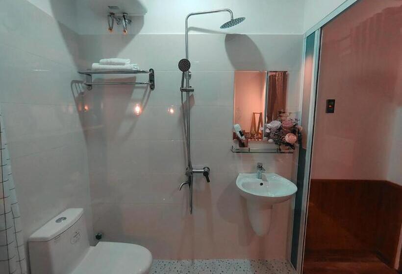 اتاق سوپریور با تخت بزرگ, Banana Homestay