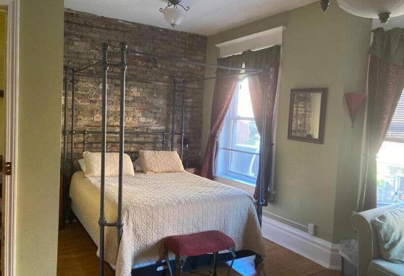 اتاق استاندارد سه نفره, Large Private Room With Queen Bed   2a