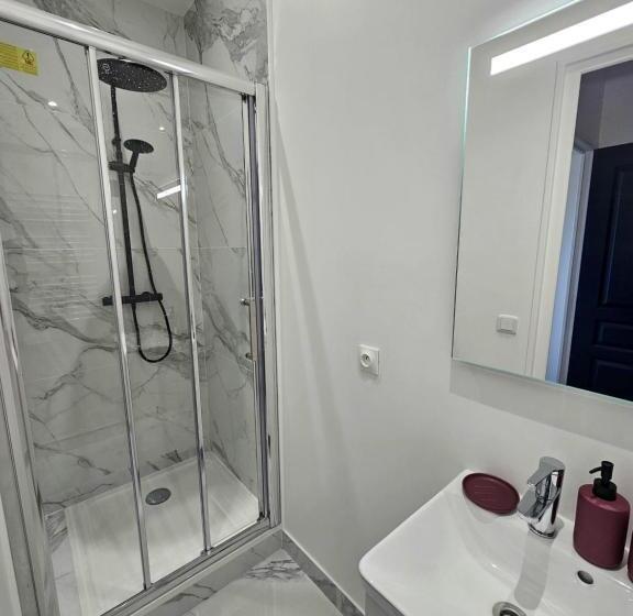 ویلای 2 خوابه, Maison Spacieuse Privatisée Ou à La Chambre   Places De Parking