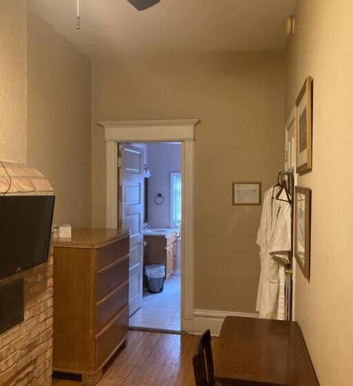 اتاق استاندارد سه نفره, Queen Bed With Private Bathroom In Lakeview   2e