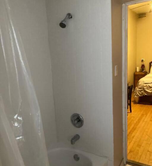اتاق استاندارد سه نفره, Queen Bed With Private Bathroom In Lakeview   2e