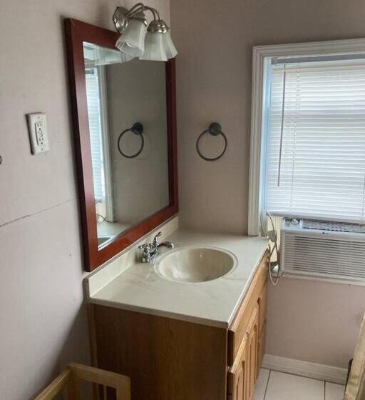اتاق استاندارد سه نفره, Queen Bed With Private Bathroom In Lakeview   2e