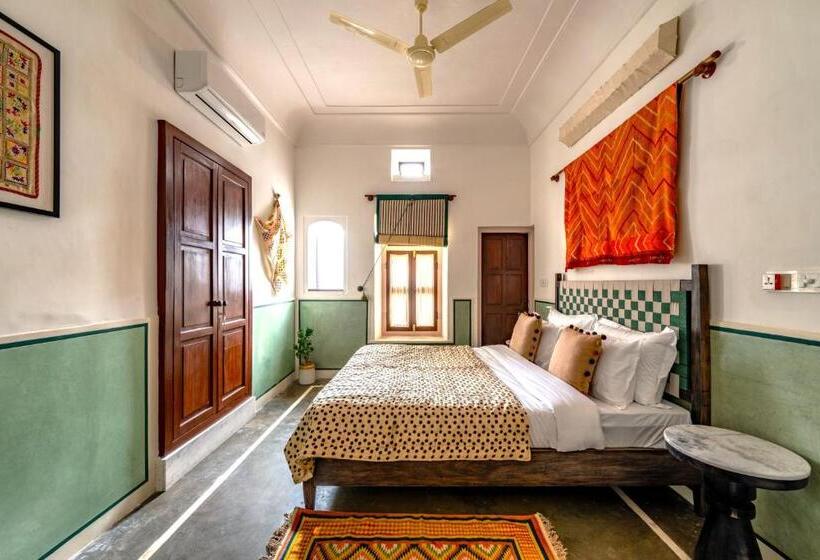 اتاق لوکس, Sum Jaipur