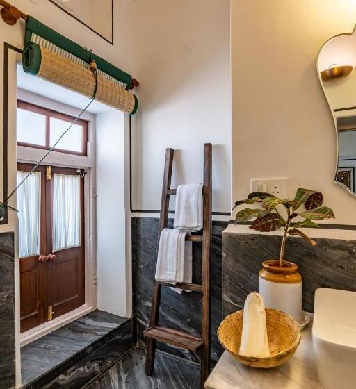 اتاق لوکس با تخت بزرگ, Sum Jaipur