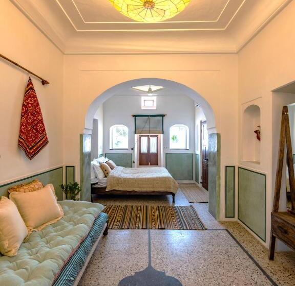 اتاق لوکس با تخت بزرگ, Sum Jaipur