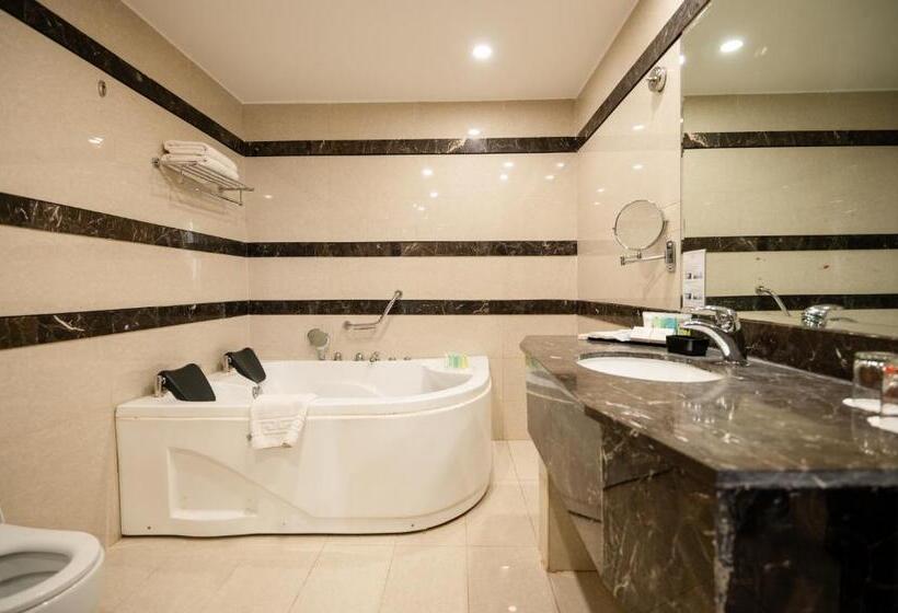 Deluxe Suite Sea View, East