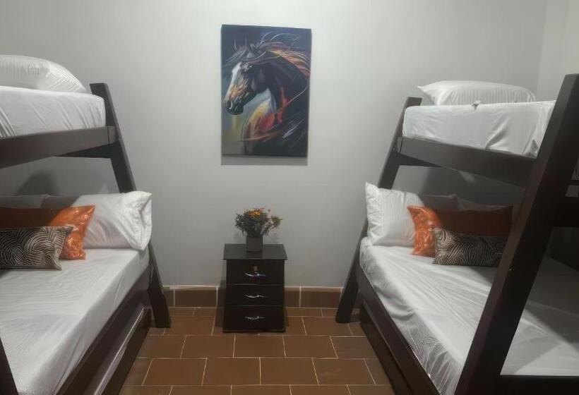 اتاق خانوادگی با سرویس بهداشتی مشترک, Hacienda Con Piscina Privada/aire Acondicionado/jacuzzi