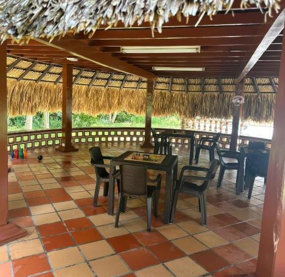 اتاق ساده سه‌ نفره, Hacienda Con Piscina Privada/aire Acondicionado/jacuzzi