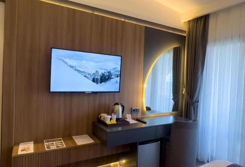 اتاق لوکس با بالکن و چشم‌انداز دریا, Sera Lake Center