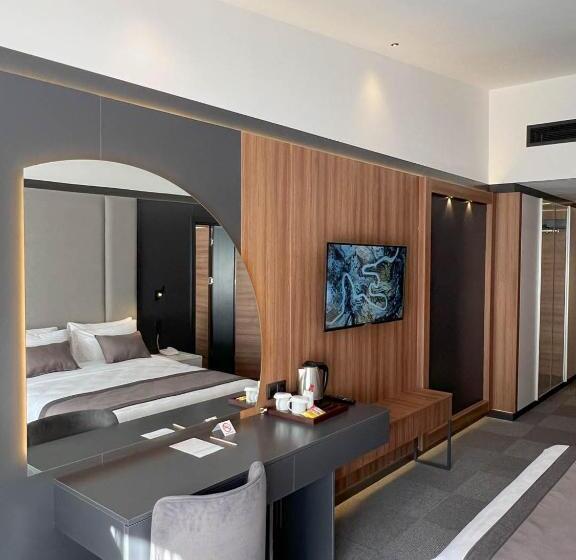 اتاق پریمیوم چهارنفره, Sera Lake Center