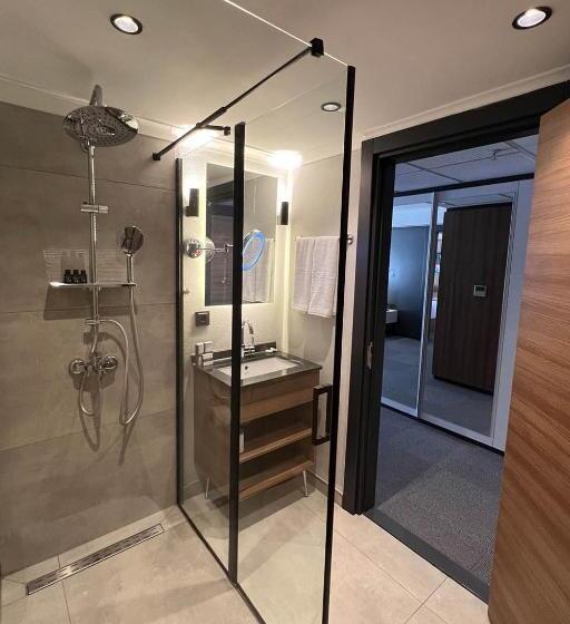 اتاق پریمیوم چهارنفره, Sera Lake Center