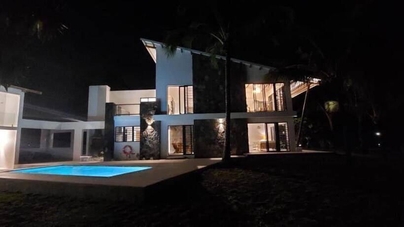 اتاق استاندارد با چشم‌انداز دریا, Canari Waterfront Villas