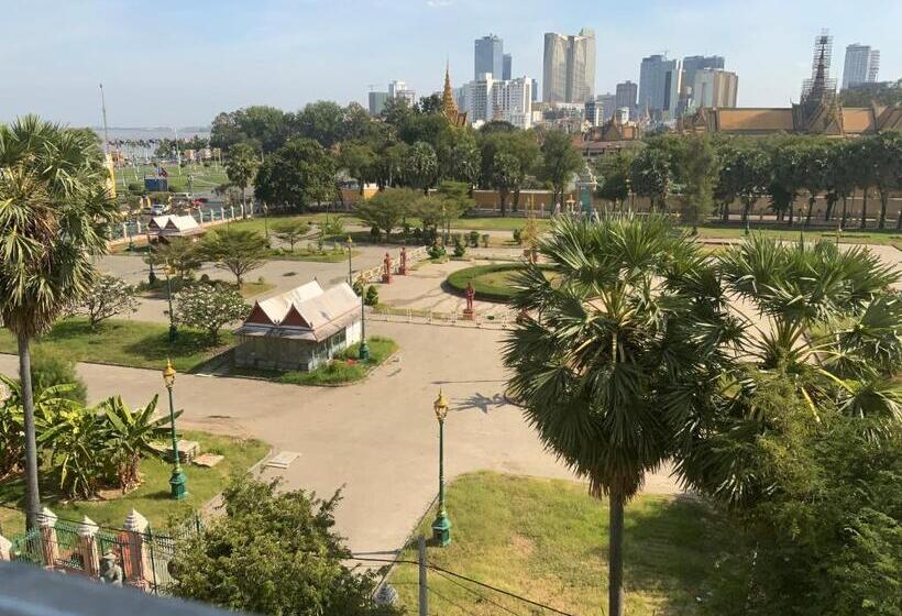 اتاق لوکس با بالکن, Julieka’s Guesthouse