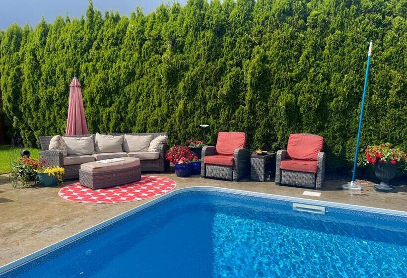 اتاق استاندارد, Whitewater Cottage