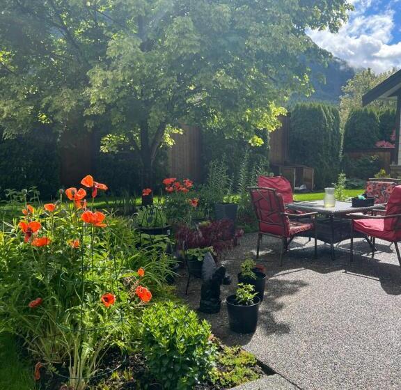 اتاق استاندارد, Whitewater Cottage