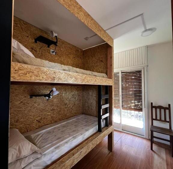 تختخواب در اتاق مشترک, Travesia Sur Hostel